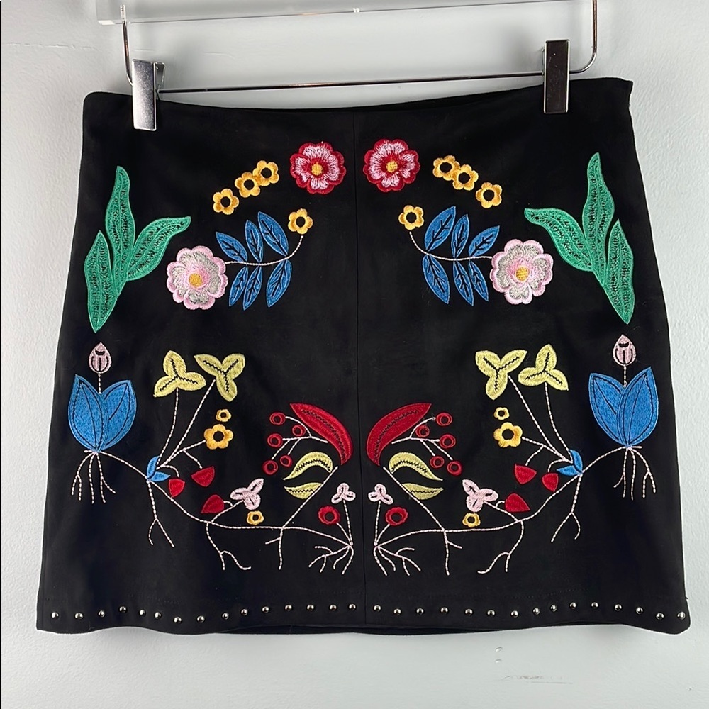 Gianni Bini Embroidered Black Skirt Size M